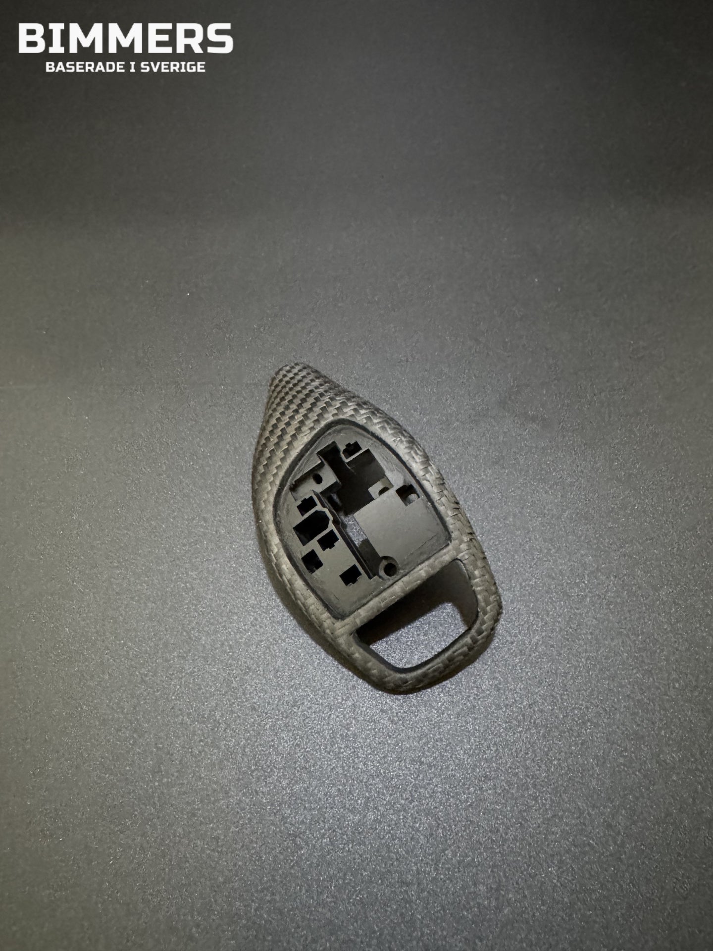Bimmers™ Växelspakstrim i Äkta Kolfiber, Sportlåda (Passar F30, F31, F32, F33, F34, F36)