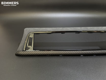 Bimmers™ Dashboardlist i Äkta Kolfiber & Alcantara (Passar F30, F31, F32, F33, F34, F36)