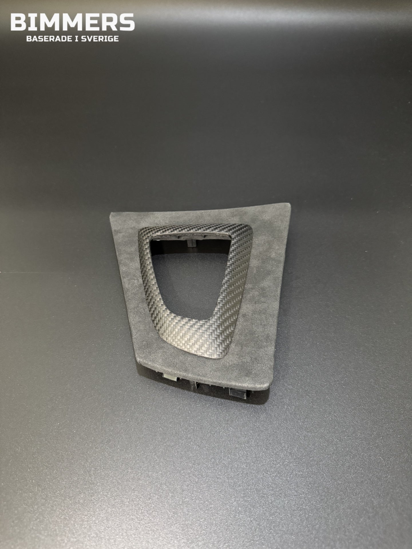 Bimmers™ Växelspaksram i Äkta Kolfiber & Alcantara (Passar F30, F31, F32, F33, F34, F36)