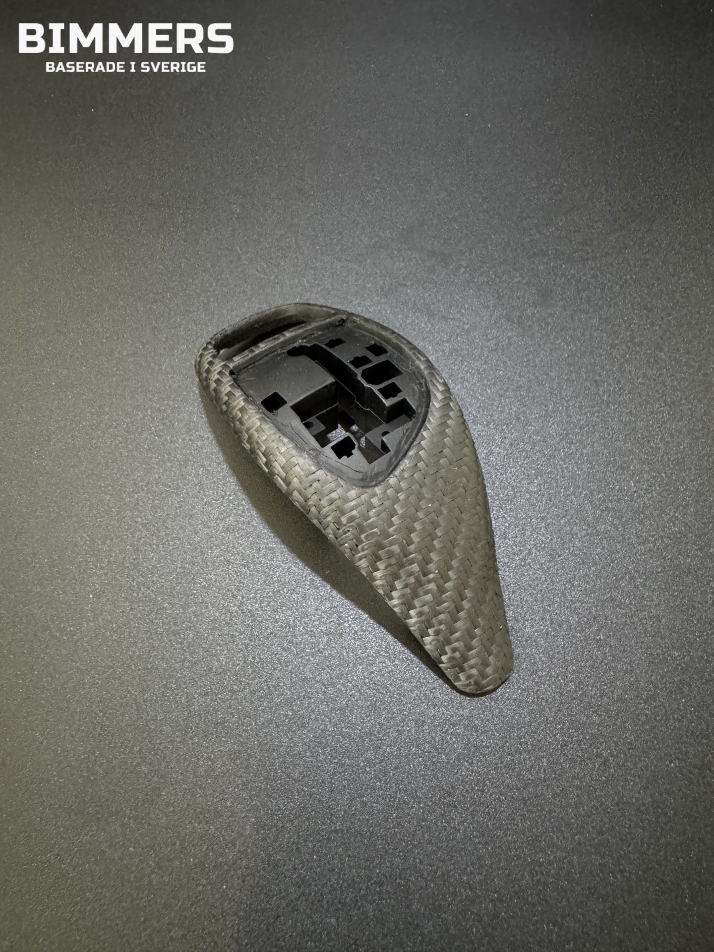 Bimmers™ Växelspakstrim i Äkta Kolfiber, Sportlåda (Passar F30, F31, F32, F33, F34, F36)
