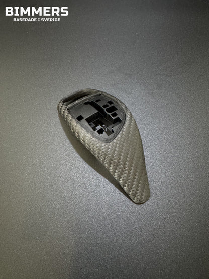 Bimmers™ Växelspakstrim i Äkta Kolfiber, Sportlåda (Passar F30, F31, F32, F33, F34, F36)