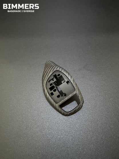 Bimmers™ Växelspakstrim i Äkta Kolfiber, Sportlåda (Passar F30, F31, F32, F33, F34, F36)