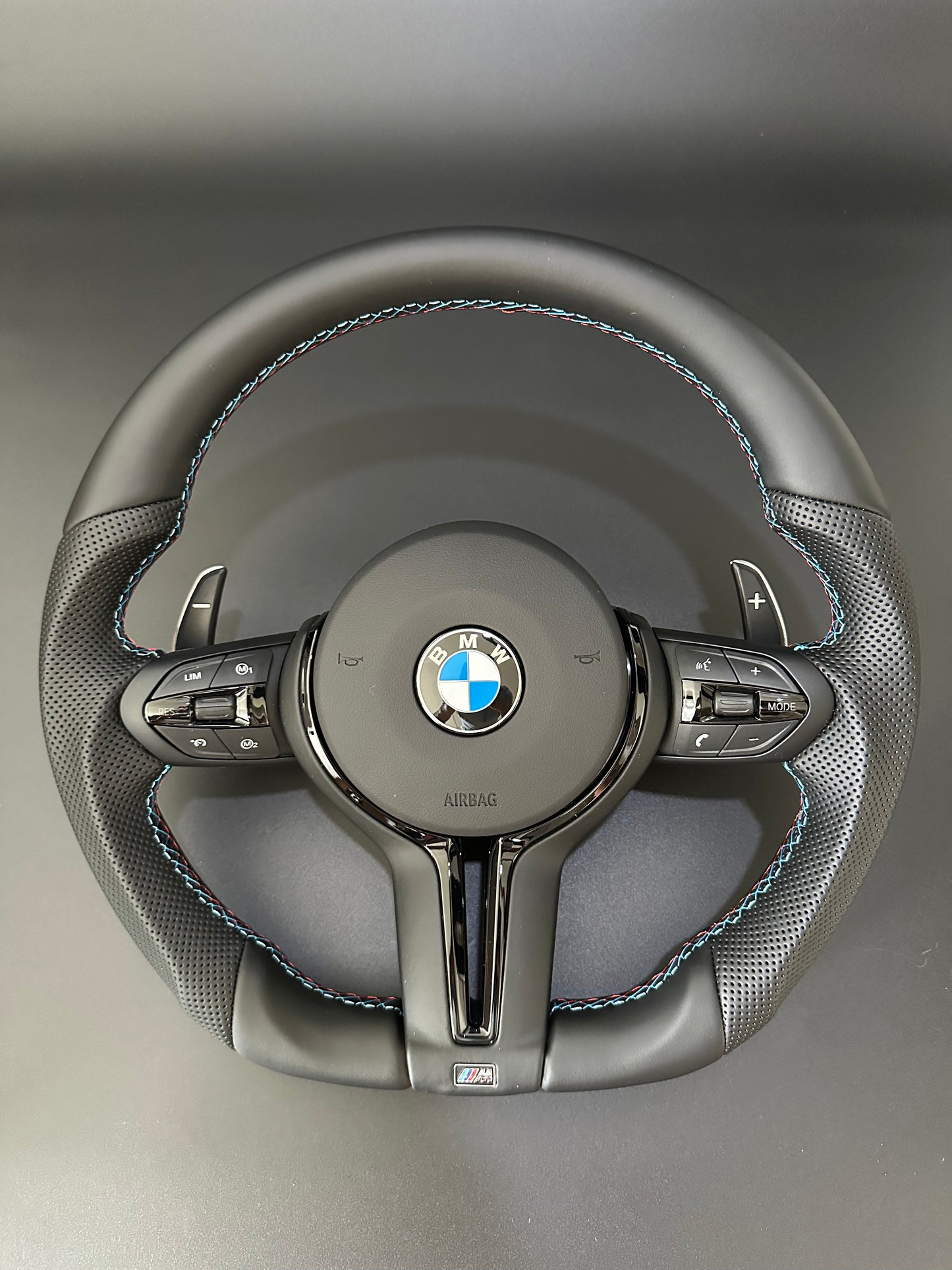 BMW M-Sport Ratt Flat bottom & Perforerat läder (Passar F1X, F2X, F3X, F8X, X3, X4, X5, X6)
