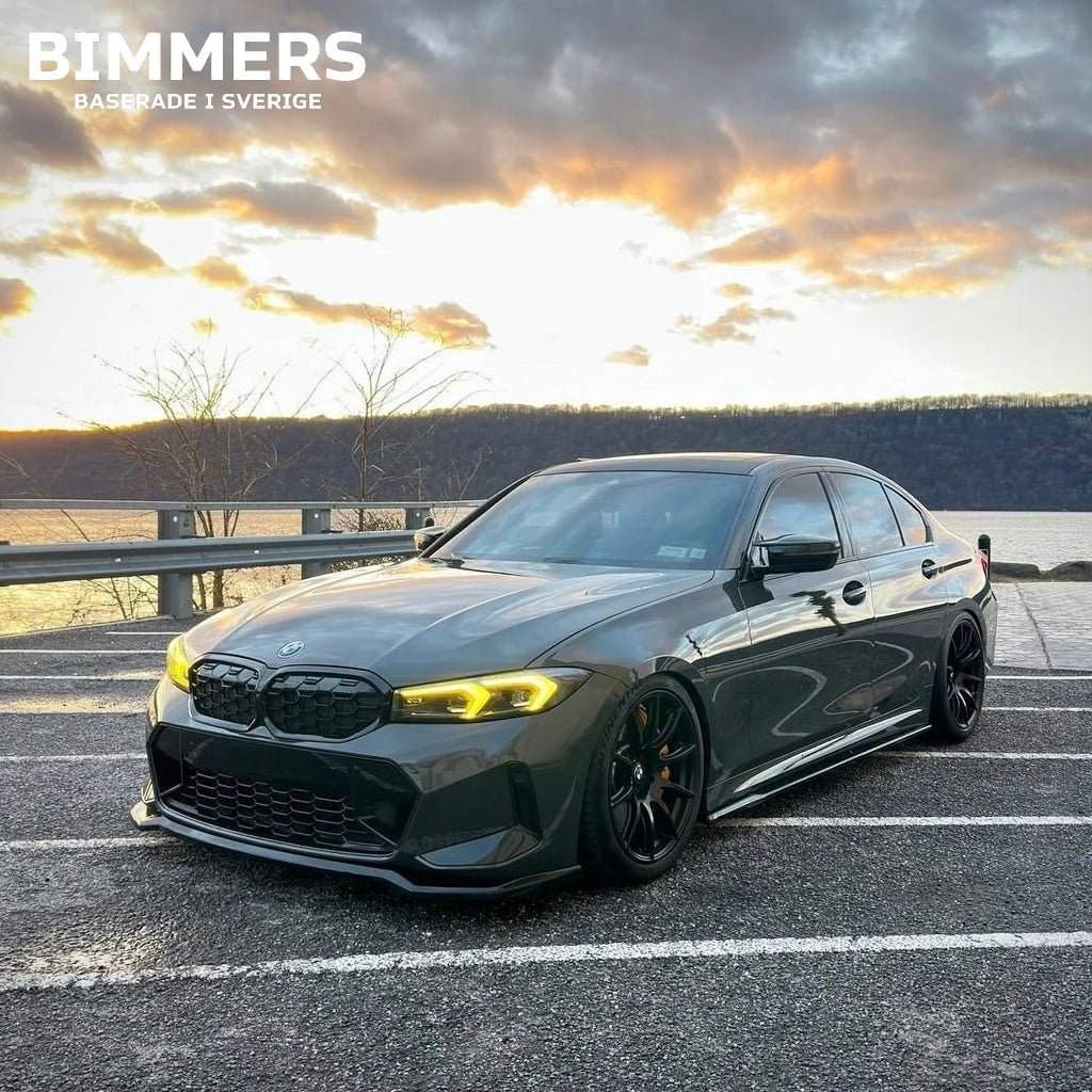 Frontvy av en BMW 3-serie G20 med tända gula CSL-inspirerade DRL-ljus 