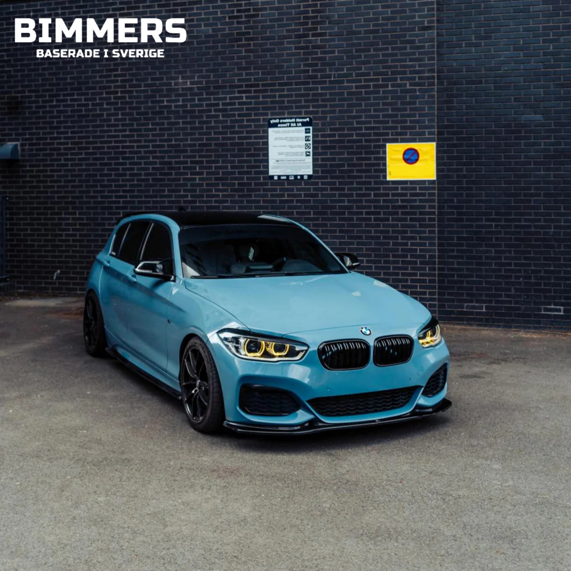 Sidobild av en blå BMW F20 med gula DRL installerade