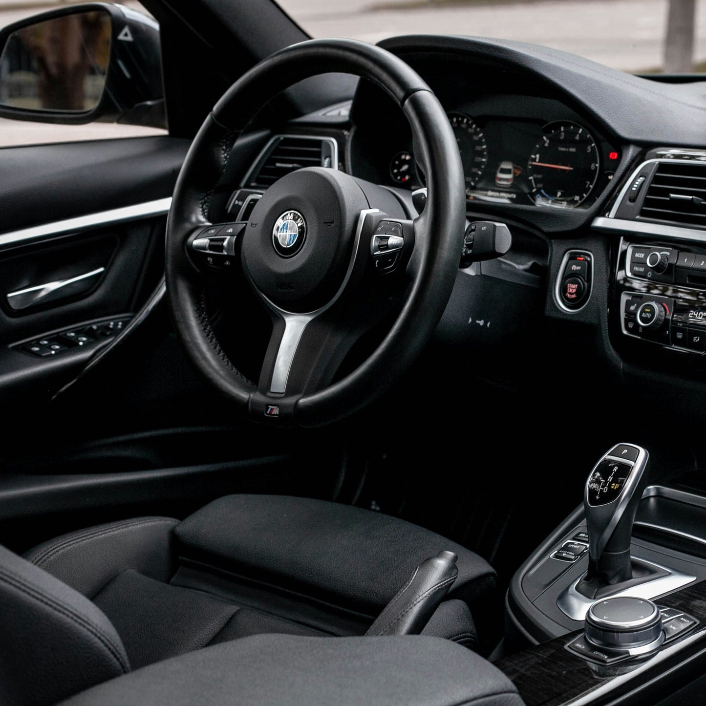 BMW M-Sport ratt monterad i BMW 4 serie.