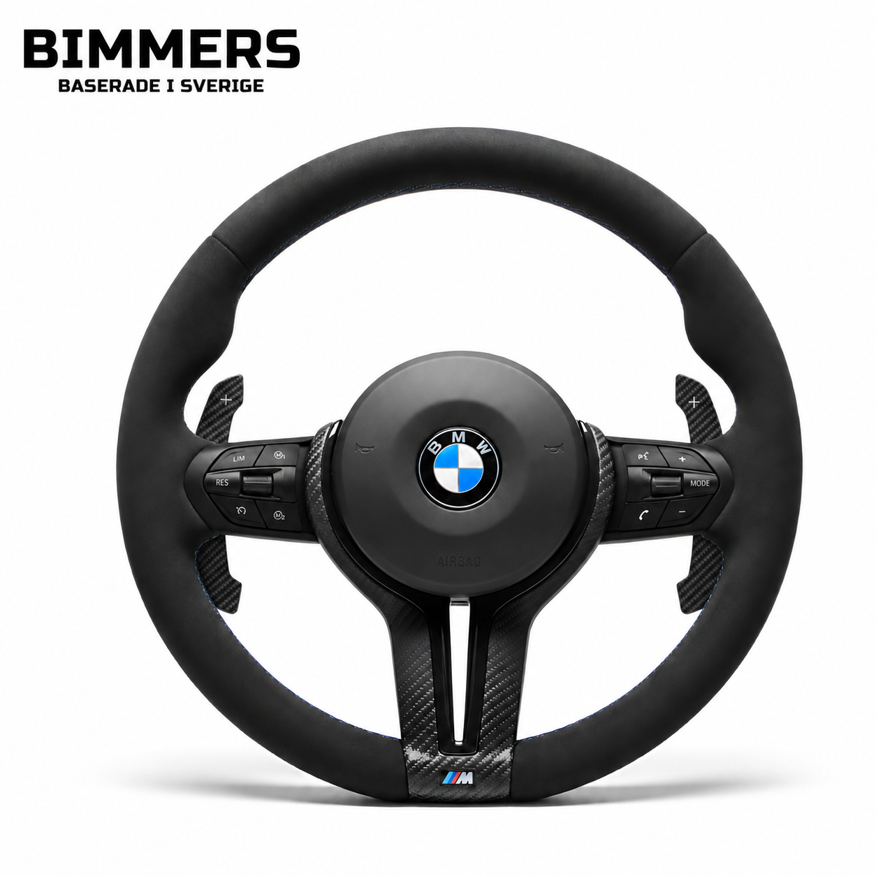 En Bimmers™ BMW M Sport ratt i alcantara och matt kolfiber (dry carbon) med OEM airbag som passar flera modeller F30, F31, F10, F11, F20, F21.