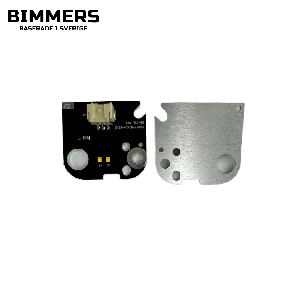 Detaljbild av framsida och baksida av kretskort för kretskort till BMW F30 och F31 gula DRL.