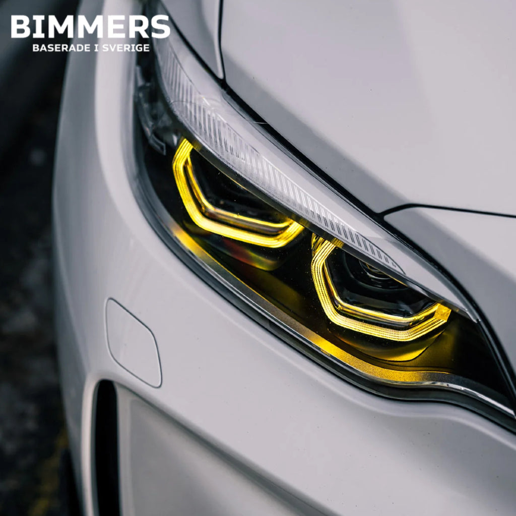 Närbild på BMW F22 F87 framlykta utrustad med Lemon Yellow DRL moduler