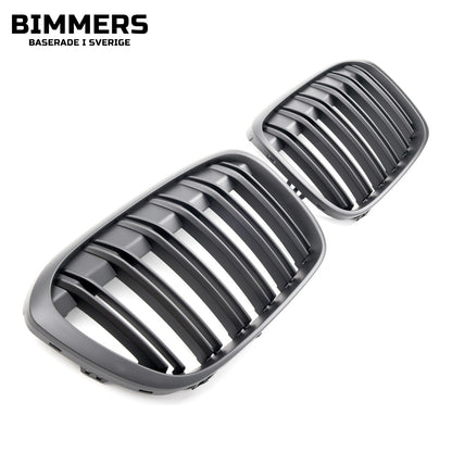 Njurgrill dubbla ribbor BMW X1 F48 Pre LCI 2015-2019, matt svart, bild 1