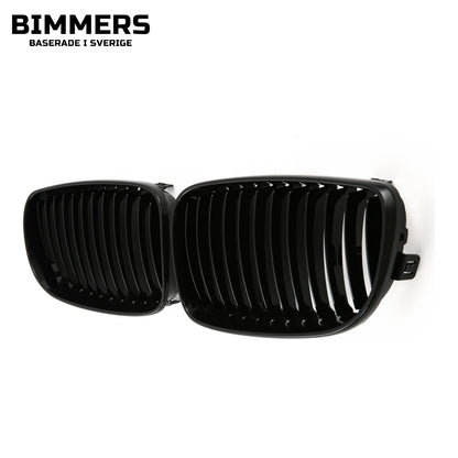 Njurgrill enkla ribbor BMW 1-serie E87 E81 E82 E88 LCI från 2007, blank svart, bild 2